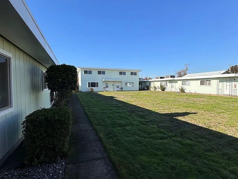 P 146 — Photo 4