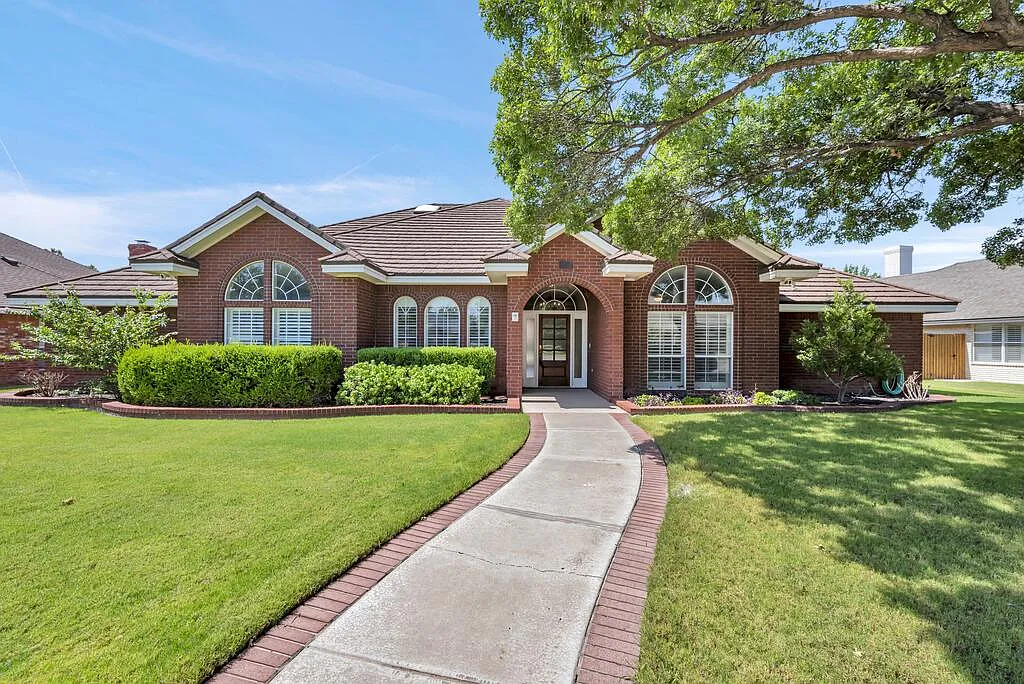 5 bed, 3.5 bath, 3543 sqft, $4,800 — Photo 1