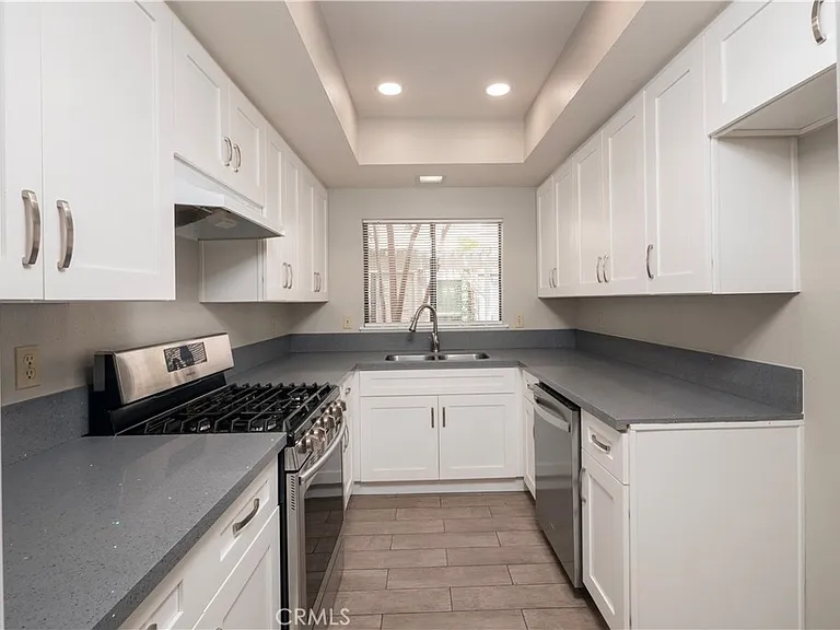 328 W 7th St — Photo 9