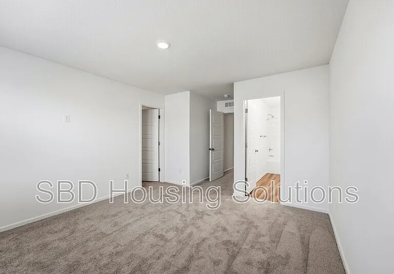 8810 SW 10th St — Photo 5