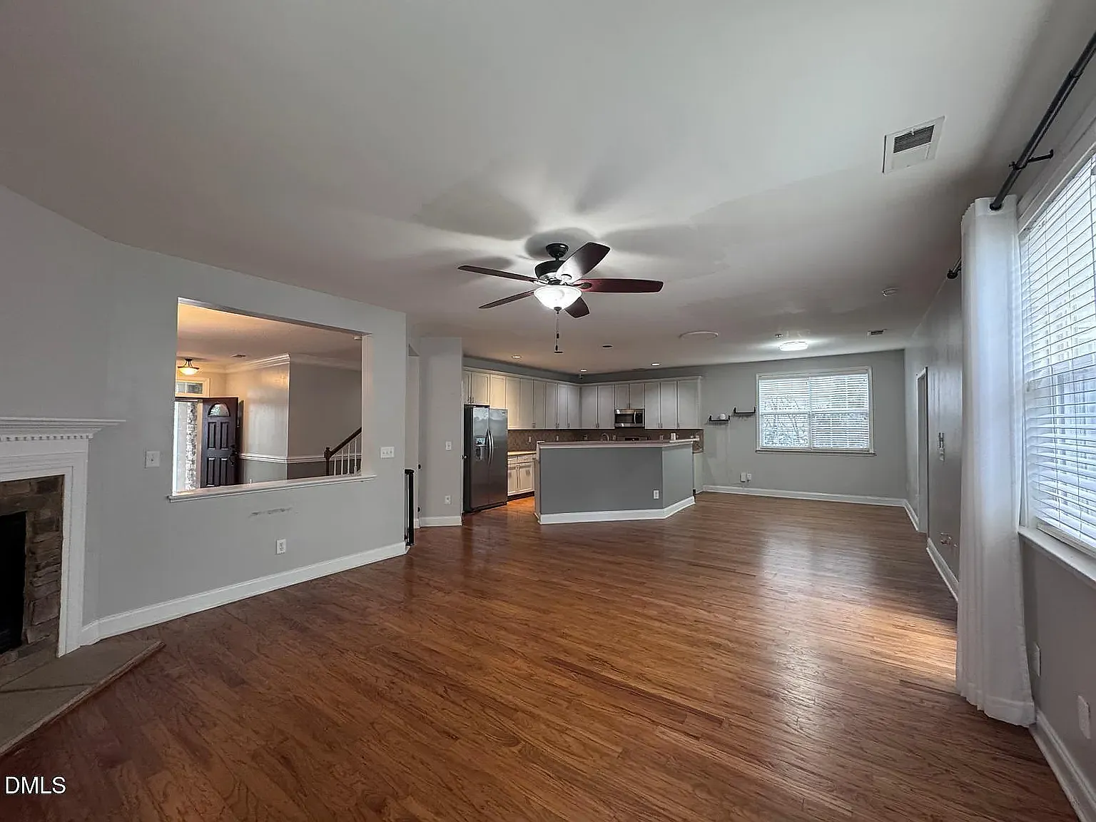 4 bed, 3.5 bath, 2900 sqft, $2,900 — Photo 4