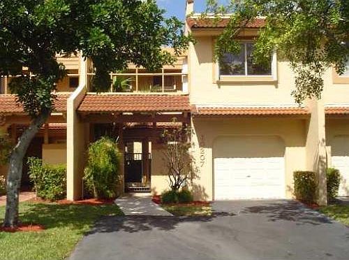4th image of 10207 NW 44th Ter