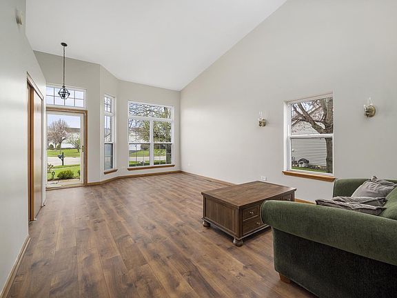 5th image of 2053 Winding Lakes Dr