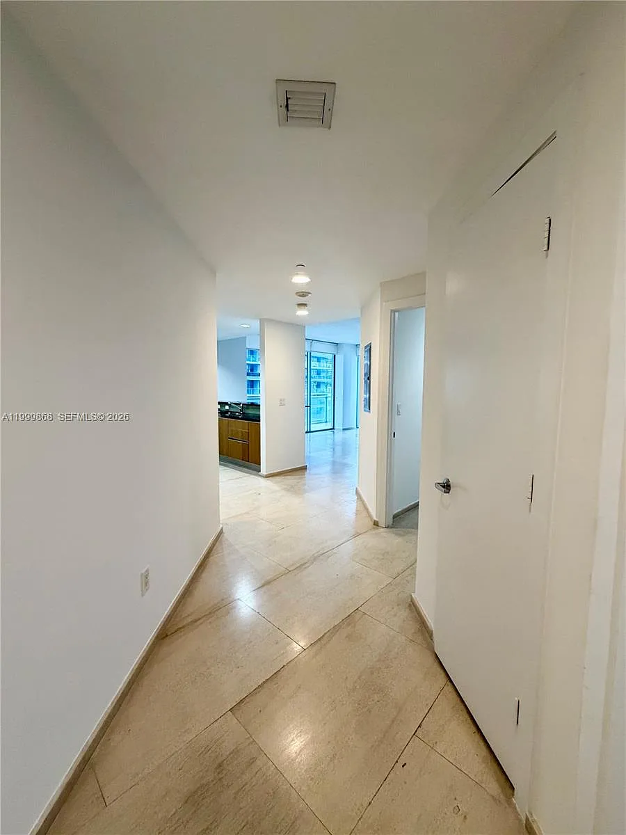 Building Photo - 1050 Brickell Ave #2420