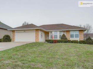 1102 Camelot Dr, Raymore, MO 64083