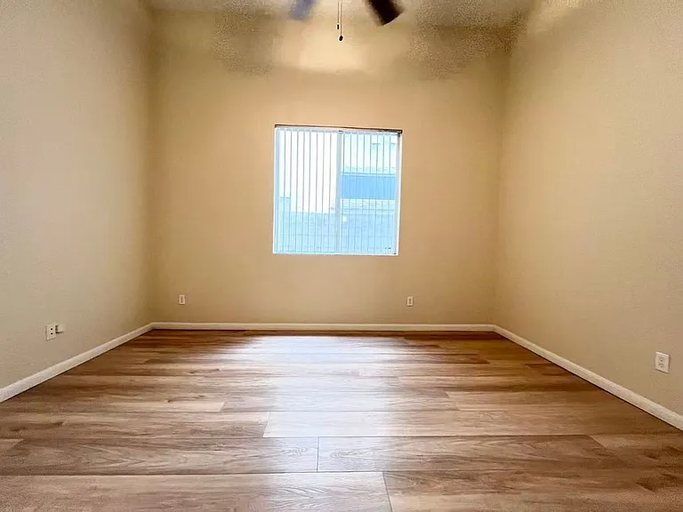 2105 Eaglepath Cir — Photo 12