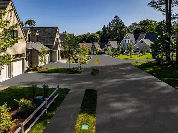 17 Wolcott Woods Ln #17, Milton, MA 02186