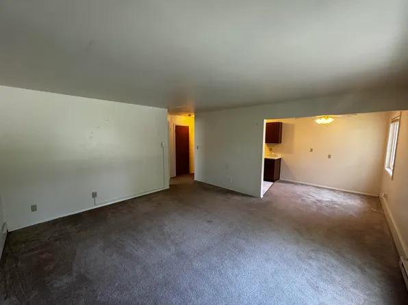 910-912 N East St #102, Bloomington, IL 61701