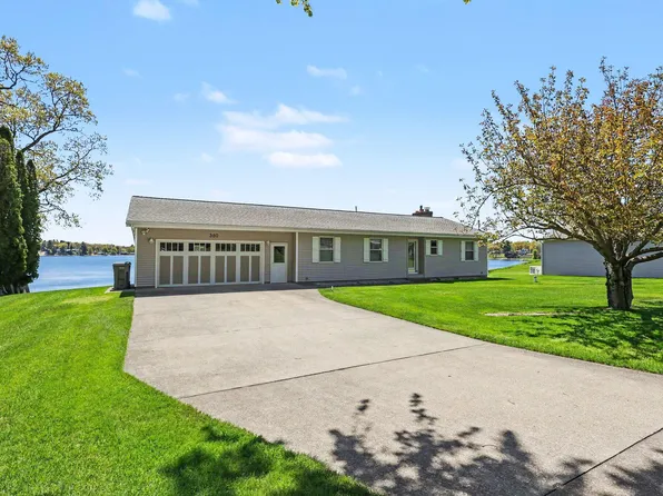 380 Whispering Oaks Dr, Muskegon, MI 49442