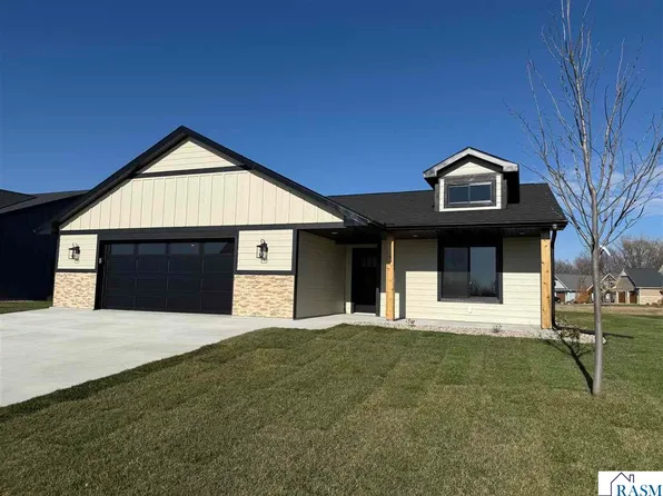 309 Pinehurst Dr, Mankato, MN 56001