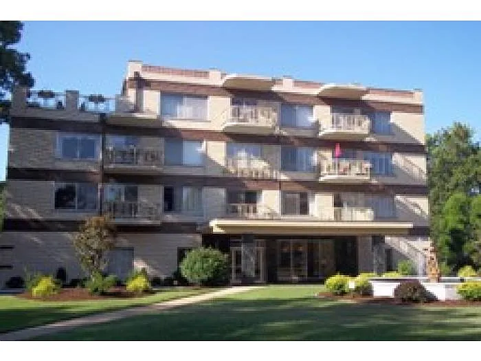 6415 Jamieson Ave APT 304 photo 1
