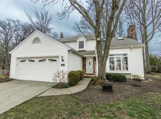 2 Laurel Dr, Rocky River, OH