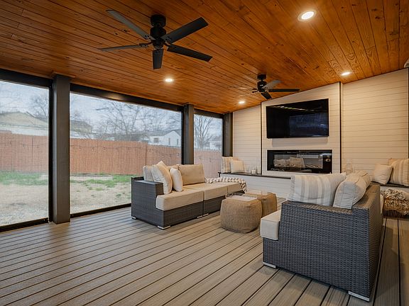 3rd image of 705 Waco Dr