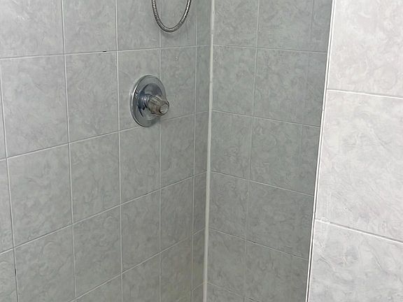 3rd image of 1408 Astor Ave Floor 2