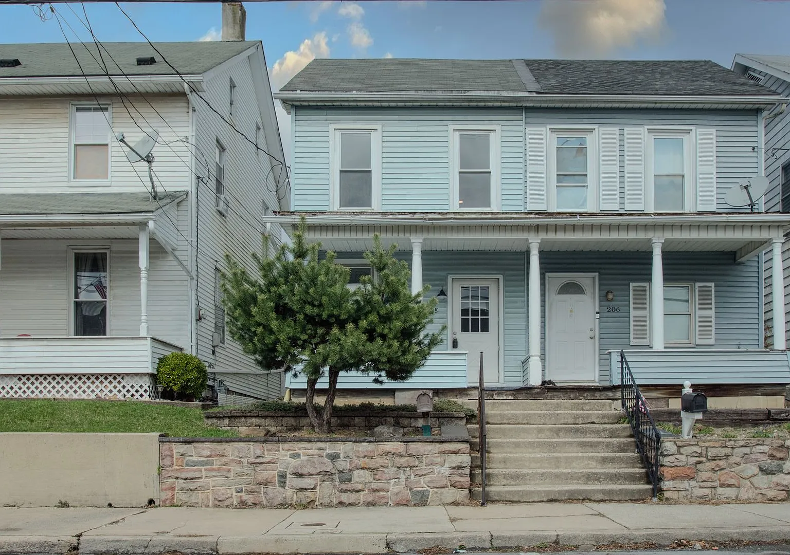 Newly Renovated 3 Bedroom 1.5 Bathroom Slatington Twin — Photo 1