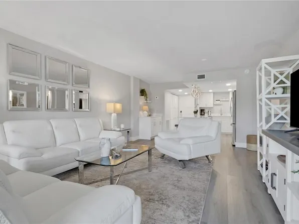 3 Bluebill AVE #107, NAPLES, FL 34108