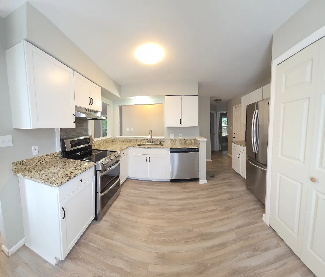 3 bed, 1252 sqft, $2,200 — Photo 3
