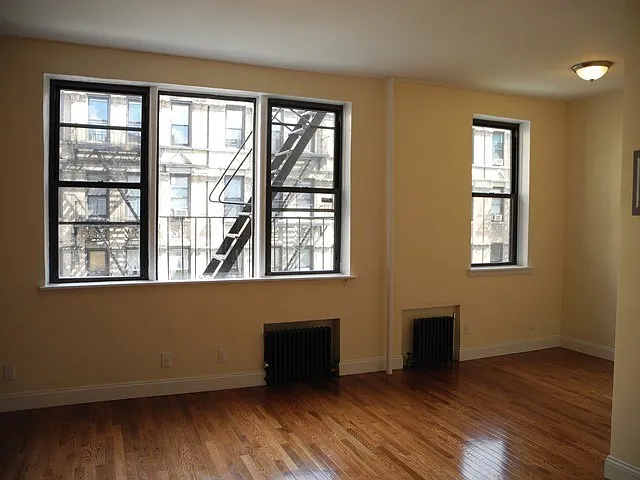 216 E 28th St #4A — Photo 2