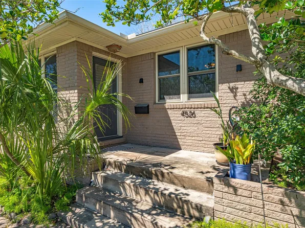 4526 South Dr, Galveston, TX 77551