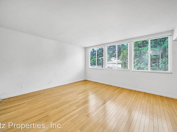 4th image of 2542 N Beachwood Dr #8