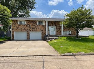 5702 4th Ave, Vienna, WV 26105