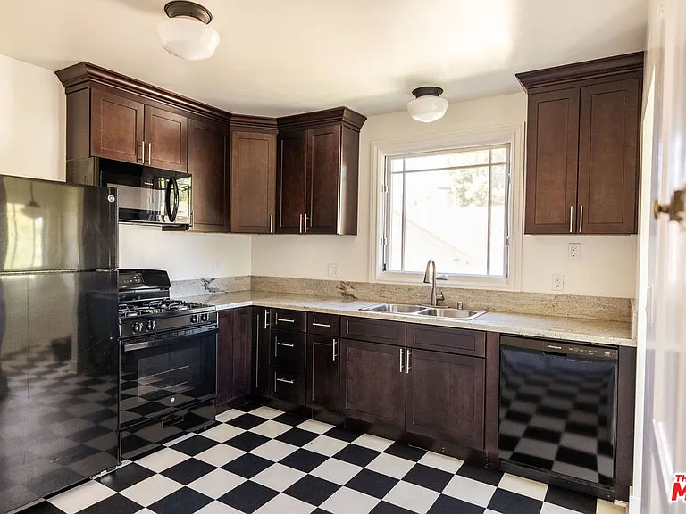 824 Brent Ave — Photo 12