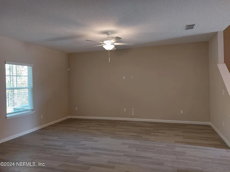12911 Josslyn Ln — Photo 17