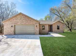 2302 Hayden Rd, Pea Ridge, AR 72751