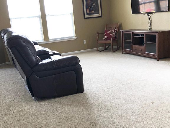 5th image of 1316 King Maple Dr