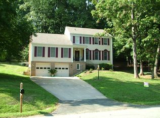 15812 Marlington Dr, Dumfries, VA 22025