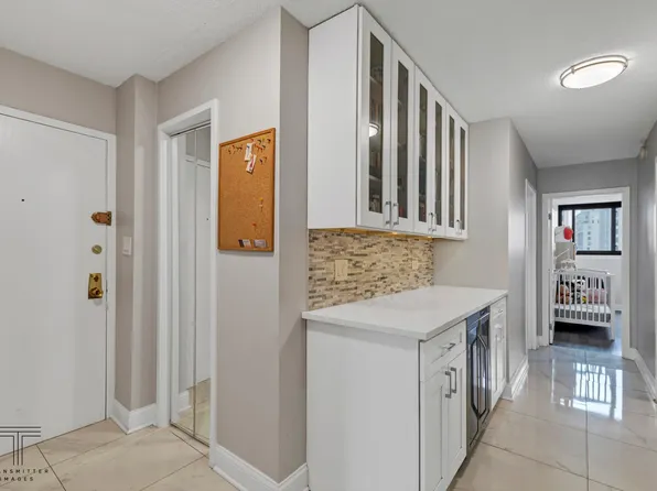 30 E Division St APT 7E, Chicago, IL 60610