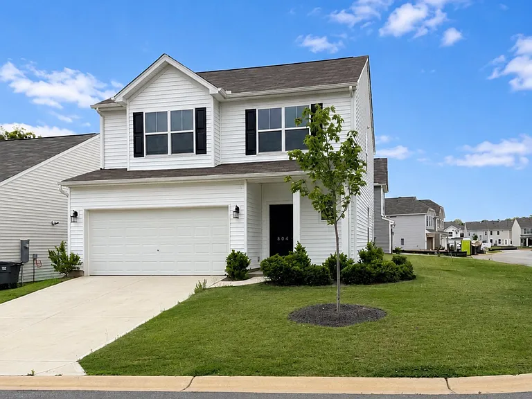 804 Omni Ct — Photo 2