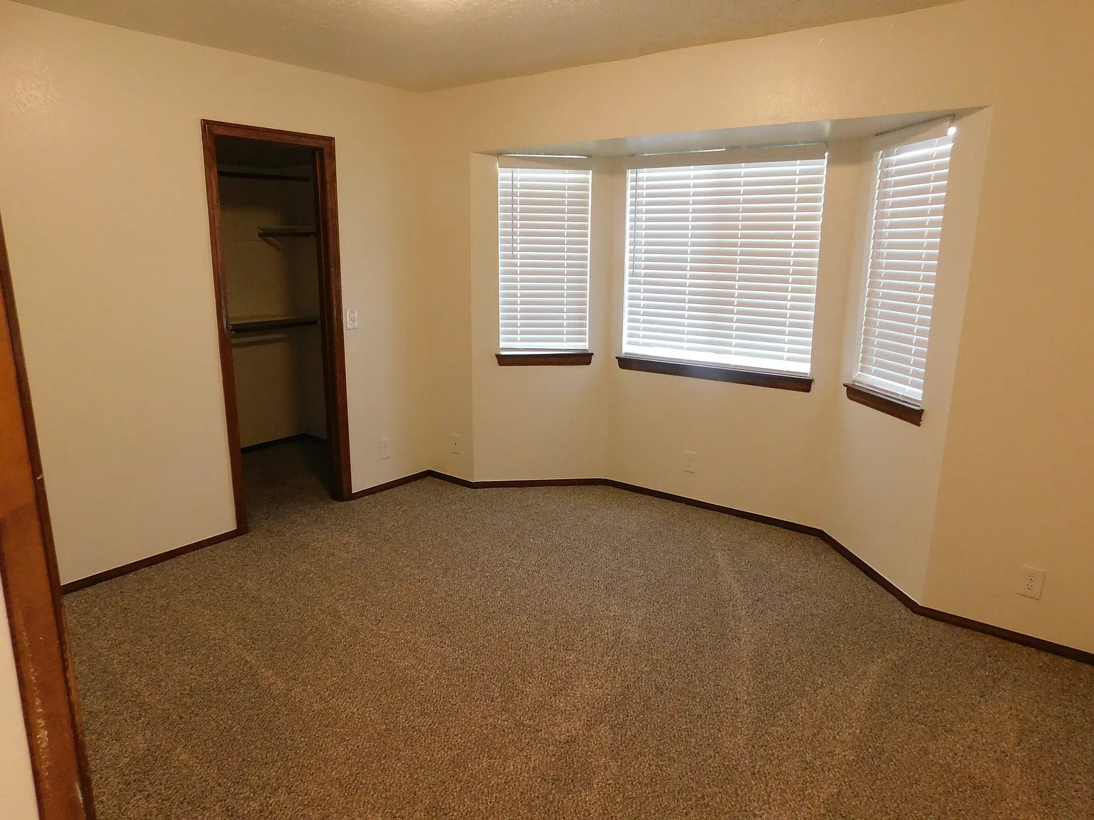 3 bed, 2030 sqft, $2,250 — Photo 4