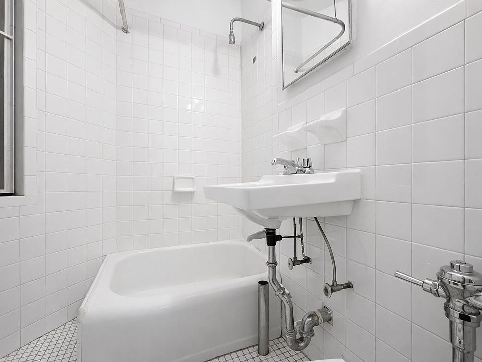 1st image of 936 W End Ave APT F16