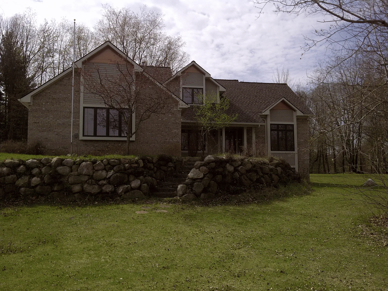 5329 Greenview Dr photo 1