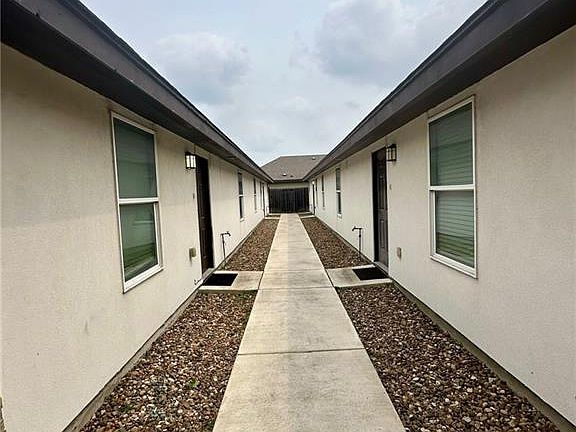 2nd image of 205 Teak Dr APT 4