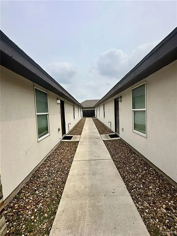 Building Photo - 205 Teak Dr #4