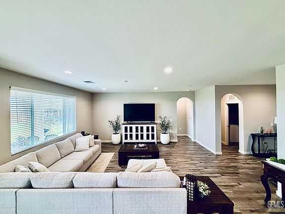 4th image of 15012 Pams Way