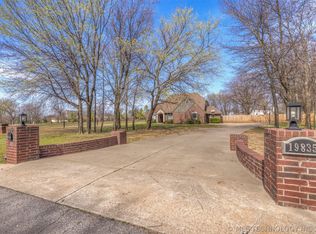 19835 E Redbud Dr, Owasso, OK 74055