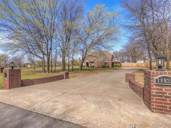 19835 E Redbud Dr, Owasso, OK 74055