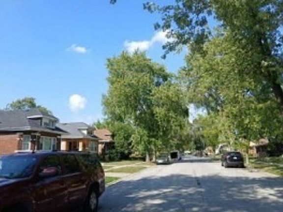 Exterior Neighborhood (street photo)