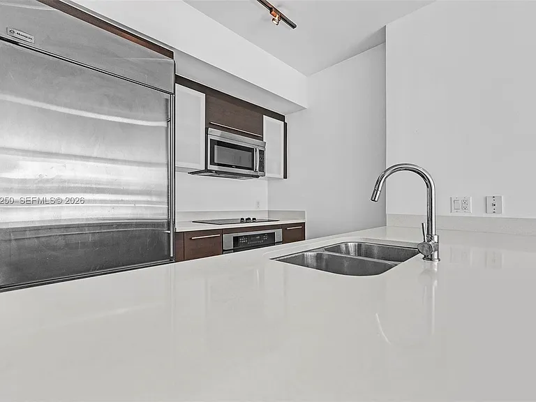 55 SE 6th St #1208 — Photo 15