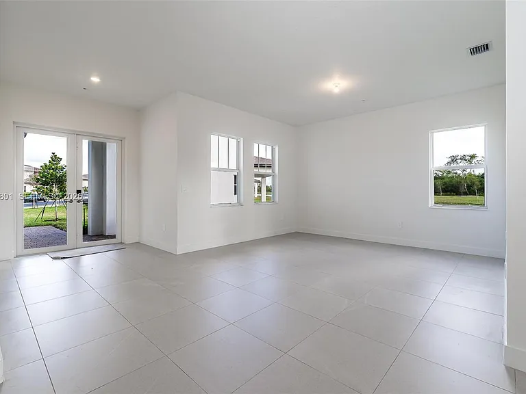 4480 SW 122nd Ter — Photo 3