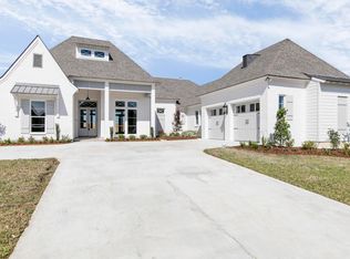 107 Tiger Ct, Youngsville, LA 70592
