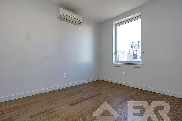 Rented by EXR | media 7