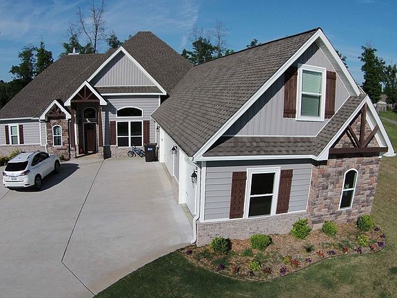 2nd image of 1730 Yorkshire Dr
