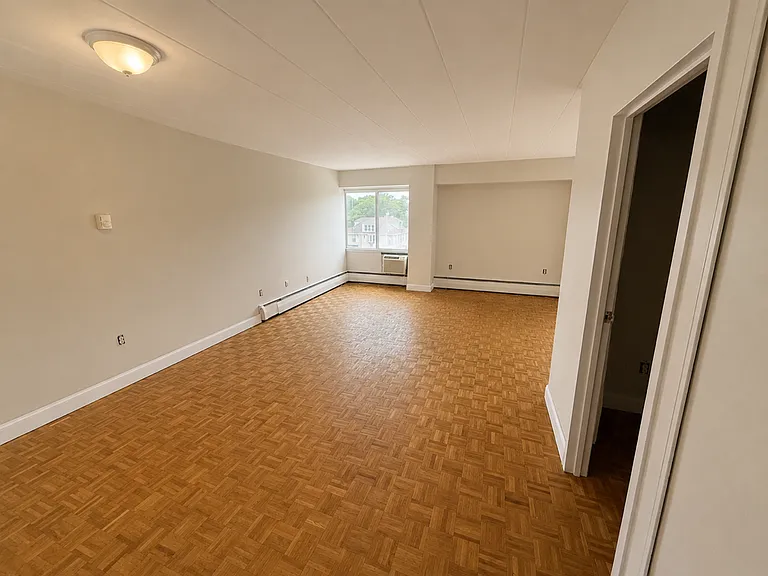 Blackstone Apartments — Photo 6
