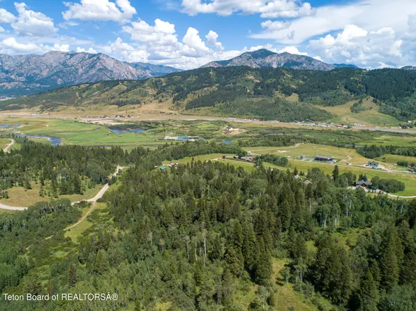 791 Lonesome Dove Trl, Alpine, WY 83128