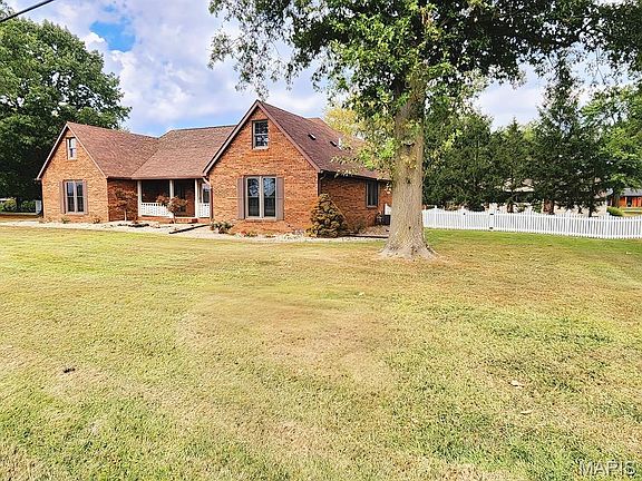 3rd image of 207 W Moro Dr
