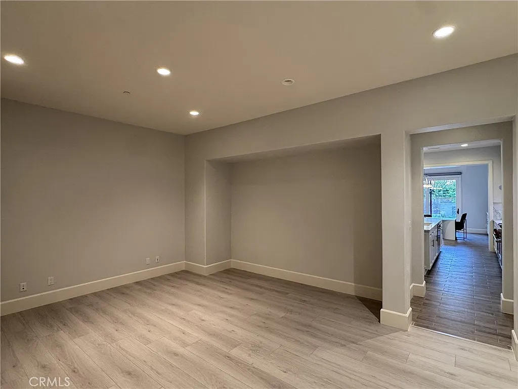 4 bed, 4.5 bath, 4887 sqft, $12,000 — Photo 4